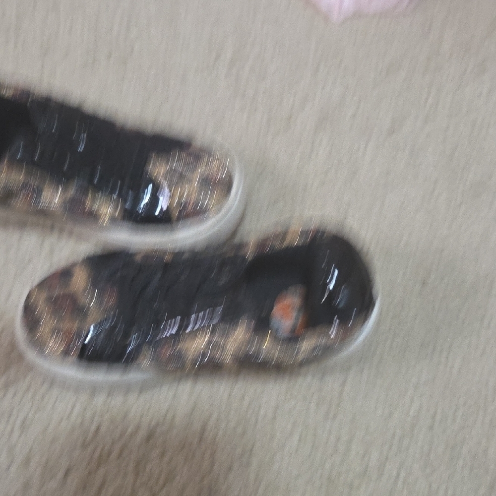 Micheal Kors Kids Sneakers - Picture 4 of 5